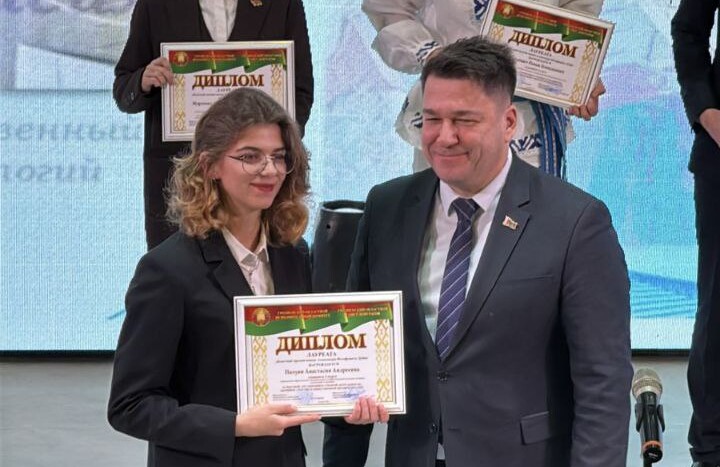 Вручение премии А.И. Дубко учащейся колледжа Полуян Анастасии