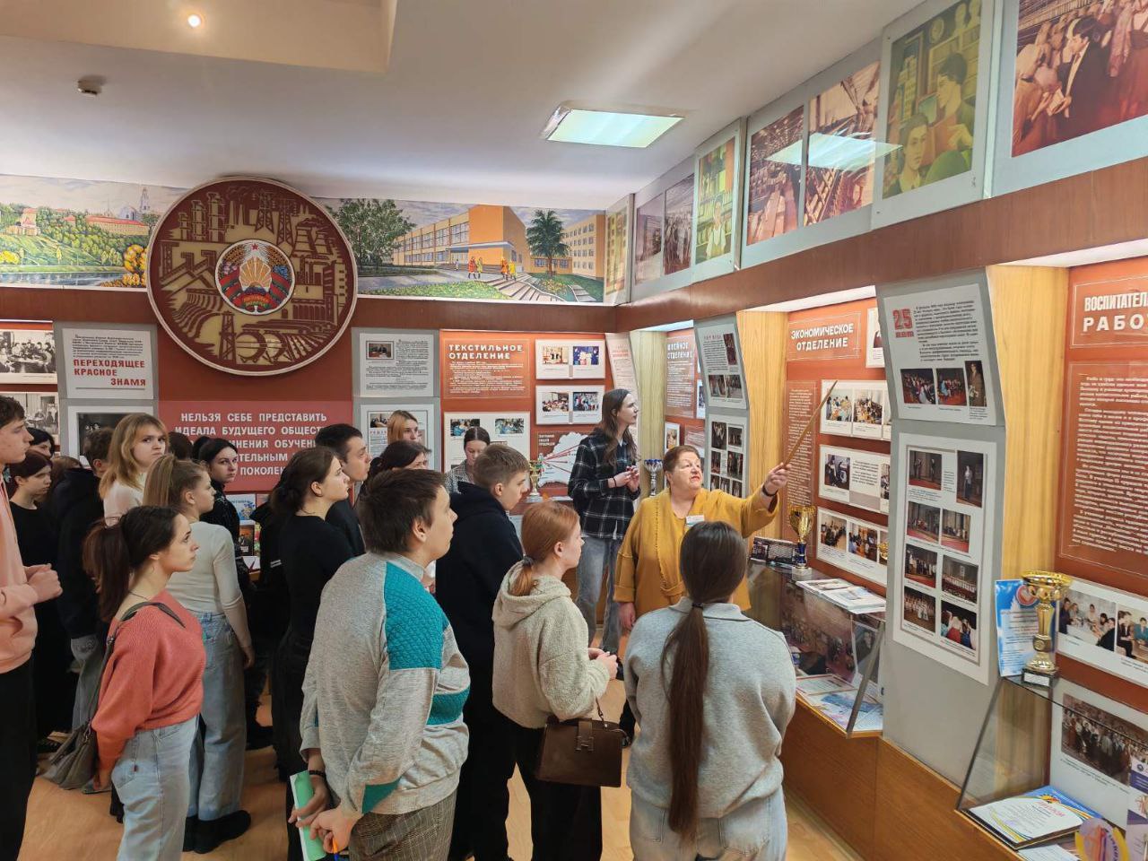 Обучение в центре компетенций учащихся 295швея, повар