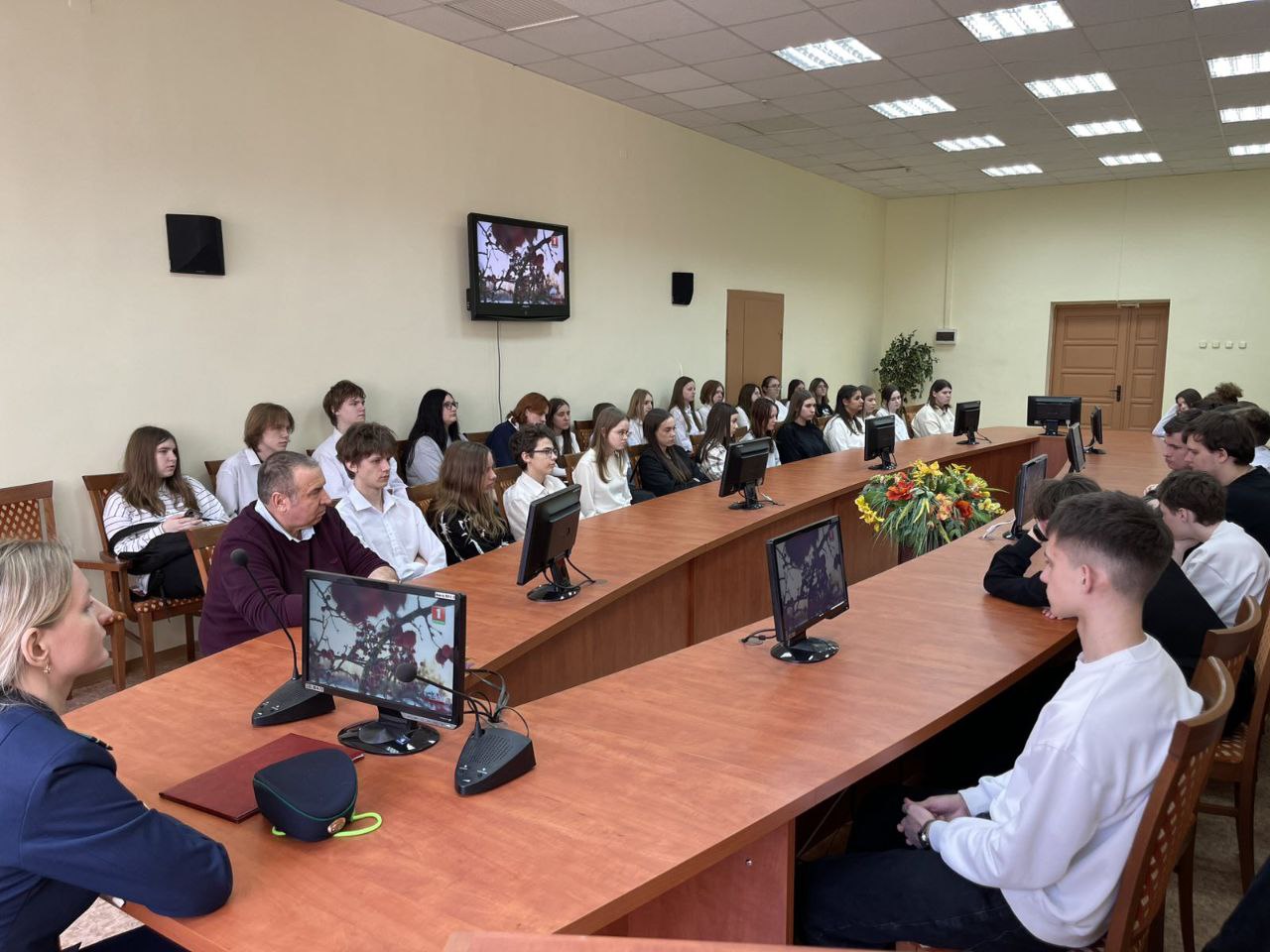 Встреча со старшим помощником прокурора по теме: «Деятельность коллаборационистских формирований»