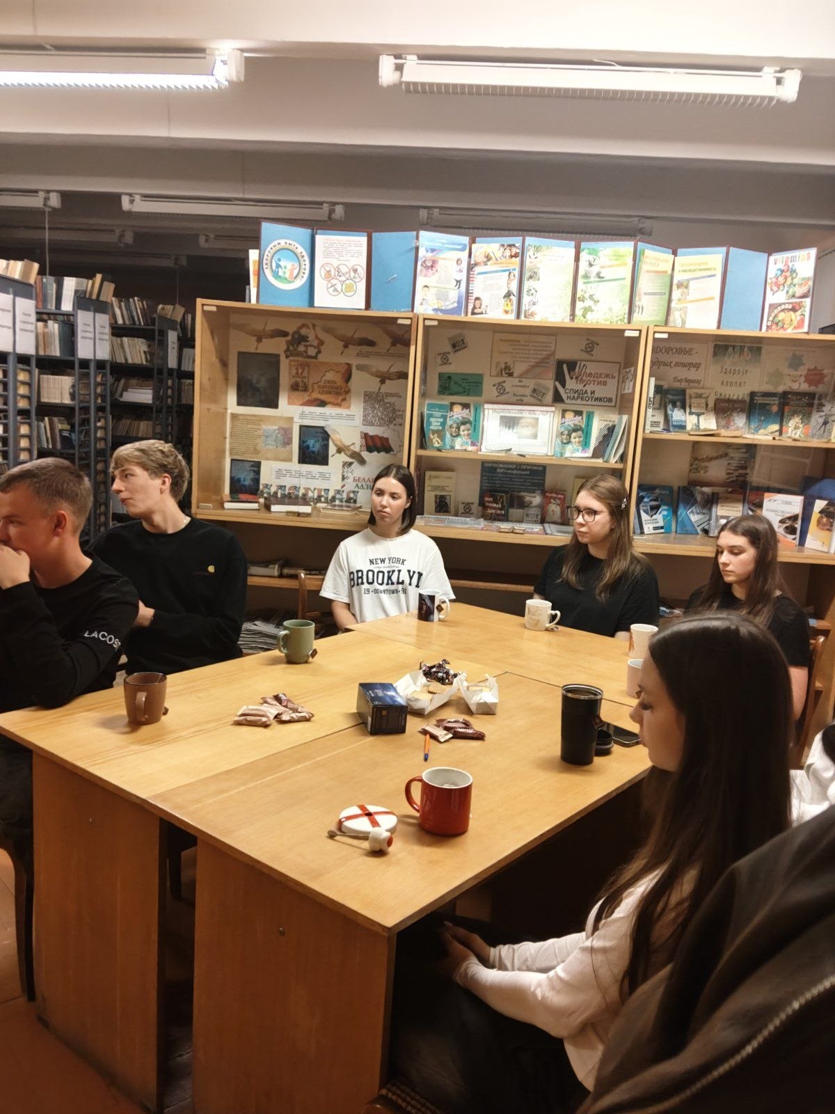В рамках акции “Жить. Чувствовать. Быть” учащиеся общежития 2 провели мероприятие в библиотеке “Будь собой”